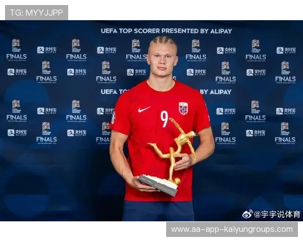 曼联梦剧场燃起红焰，哈兰德再度成焦点，曼联错过哈兰德