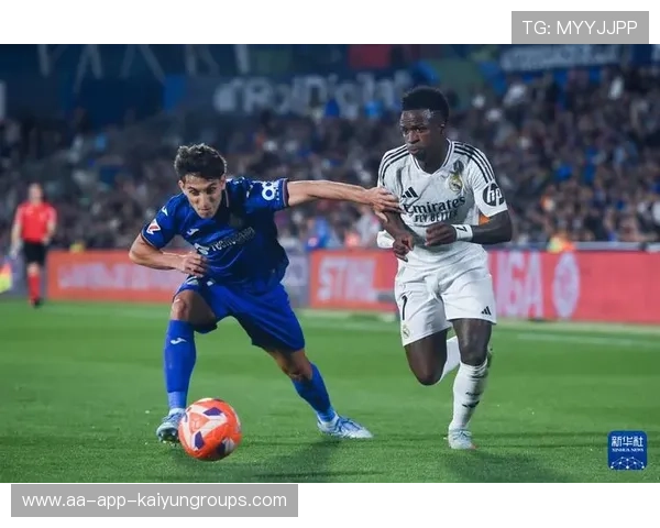 维尼修斯边路爆趟后传中，皇家马德里门前轻松吃饼